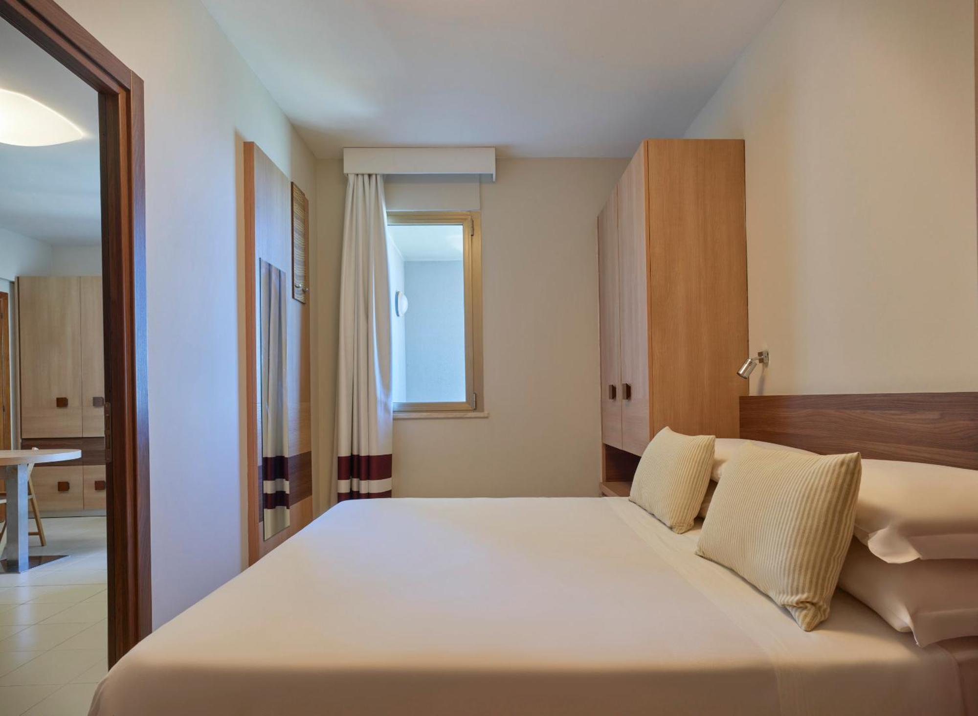 Serena Majestic Residence Montesilvano Marina Camera foto