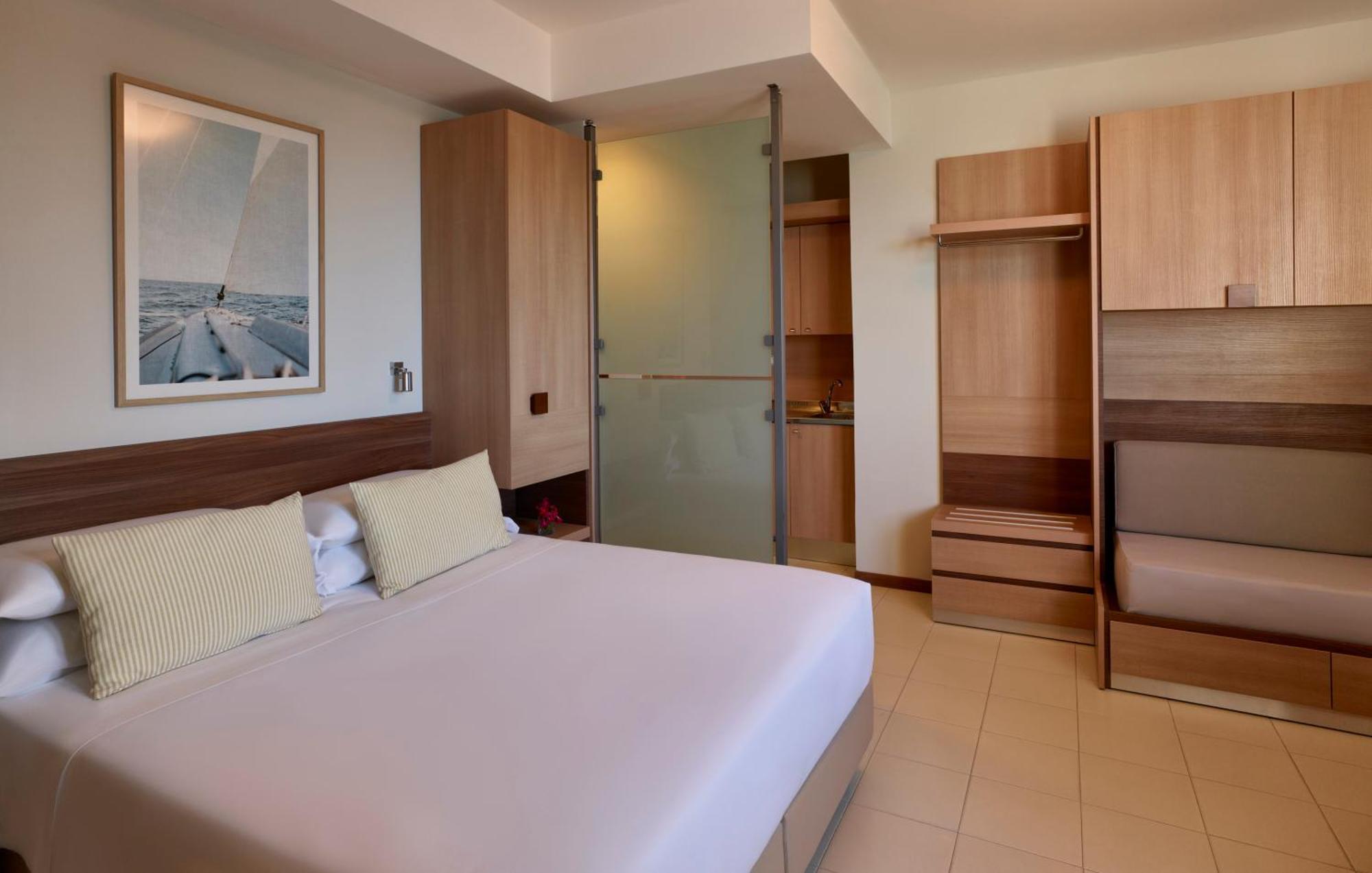 Serena Majestic Residence Montesilvano Marina Camera foto