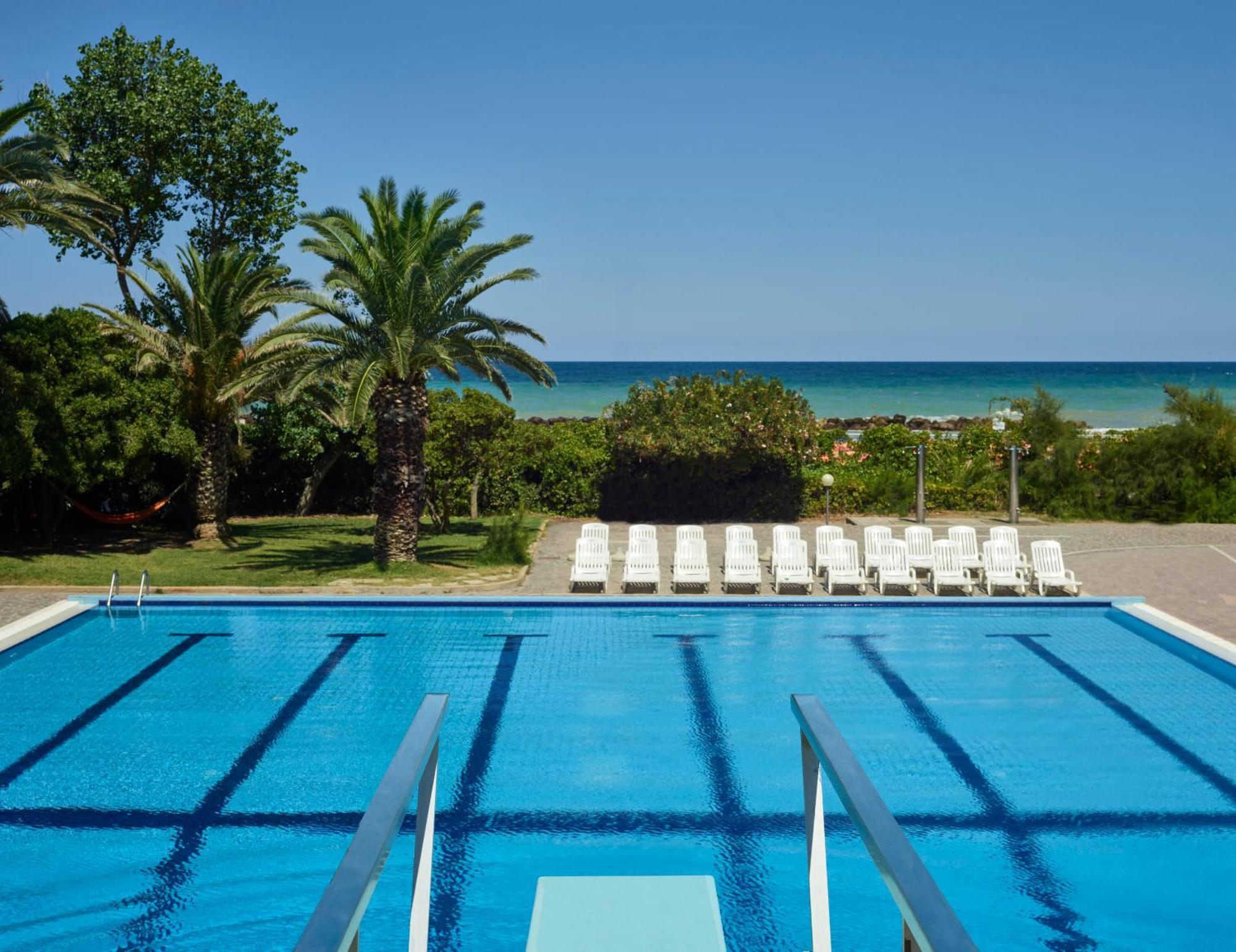 Serena Majestic Residence Montesilvano Marina Esterno foto