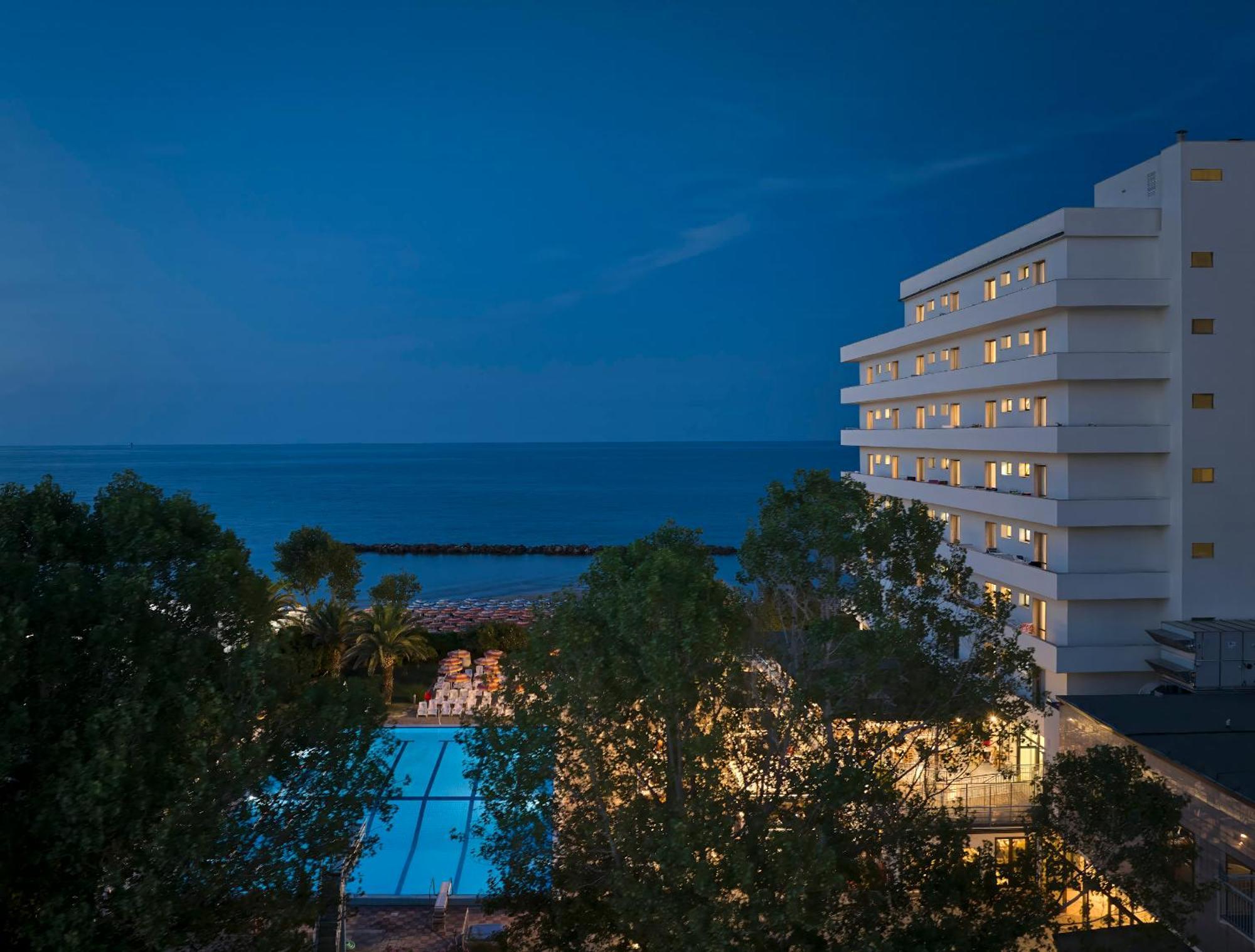 Serena Majestic Residence Montesilvano Marina Esterno foto